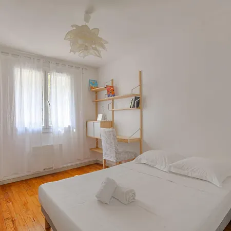 Et Chaleureux Proche Metro Gratte-ciel Apartment Villeurbanne